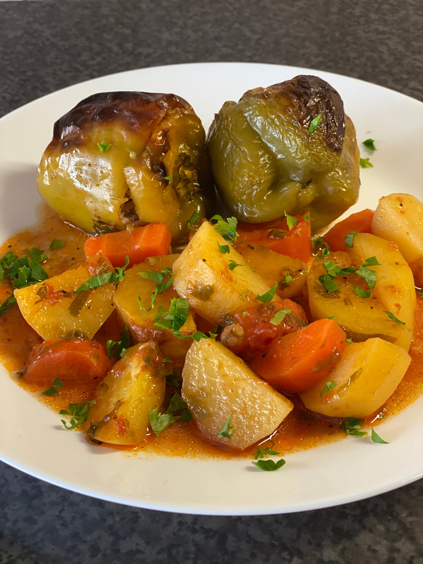 Låda 2 – Fyllda paprikor med ris och köttfärs, ugnsbakade med potatis i tomatsås